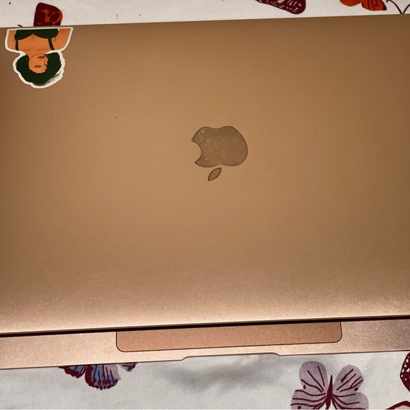 MacBook Air Rose Gold. - Picture 2 of 3